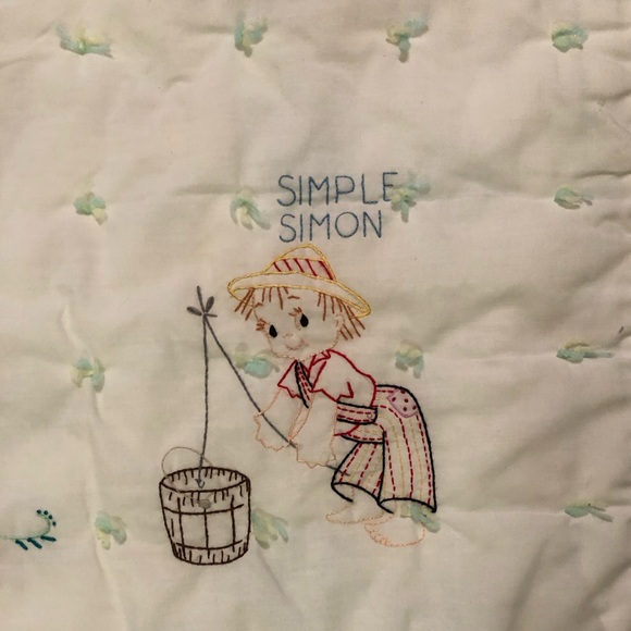 Beautiful Handmade Embroidered Nursery Rhyme Baby Blanket / Quilt. - Picture 7 of 13